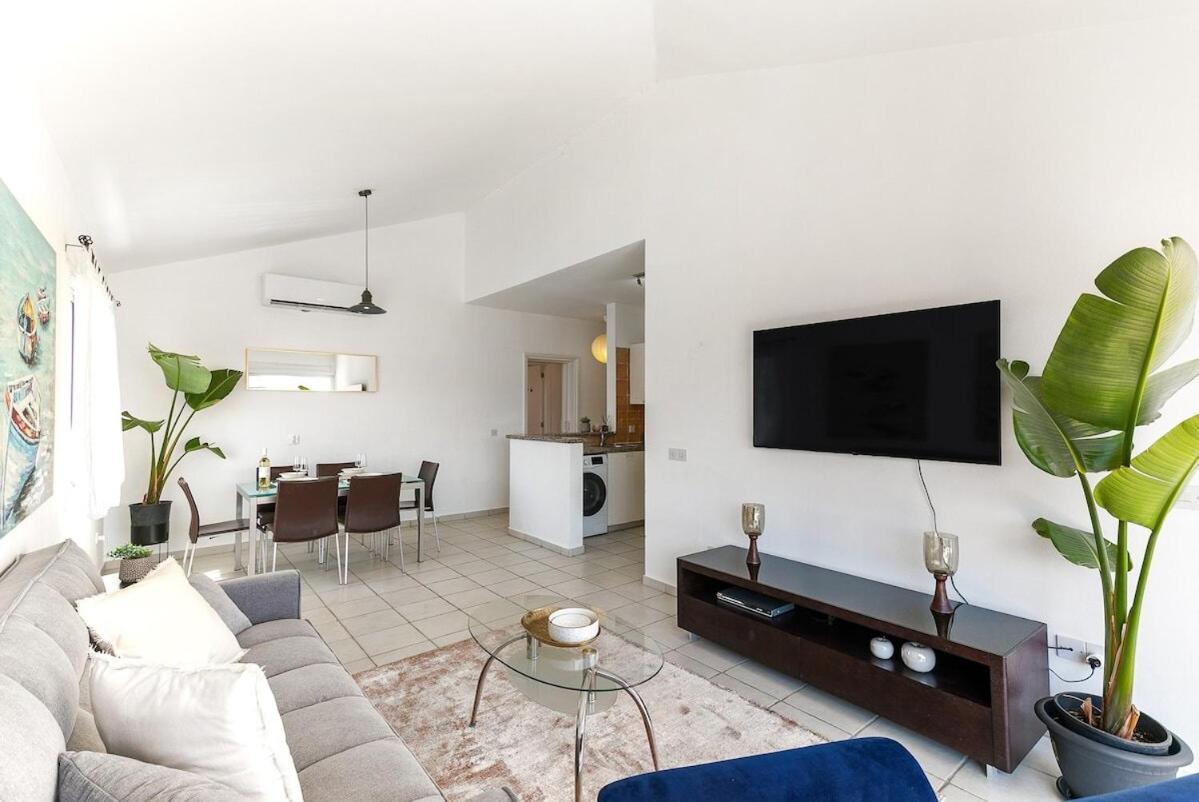 Limnaria Gardens Beautiful Apartment By Vichy Paphos Extérieur photo