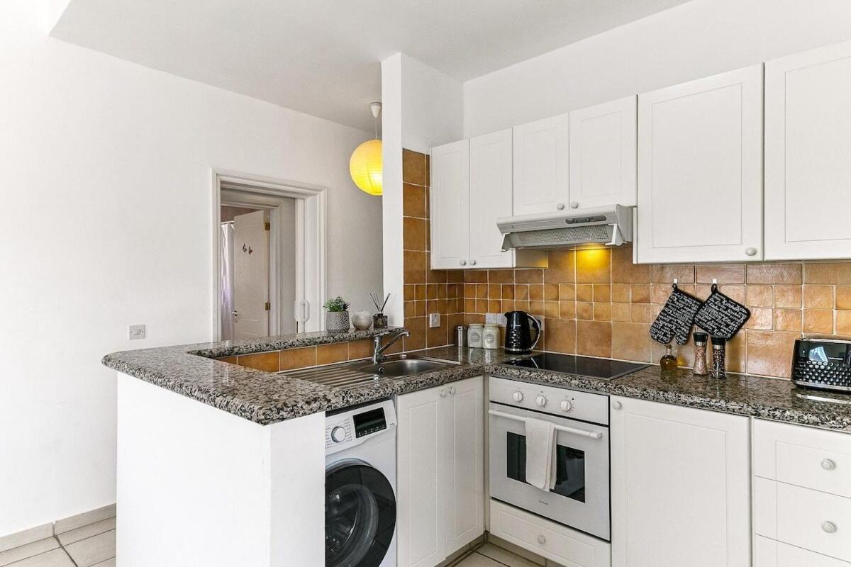 Limnaria Gardens Beautiful Apartment By Vichy Paphos Extérieur photo