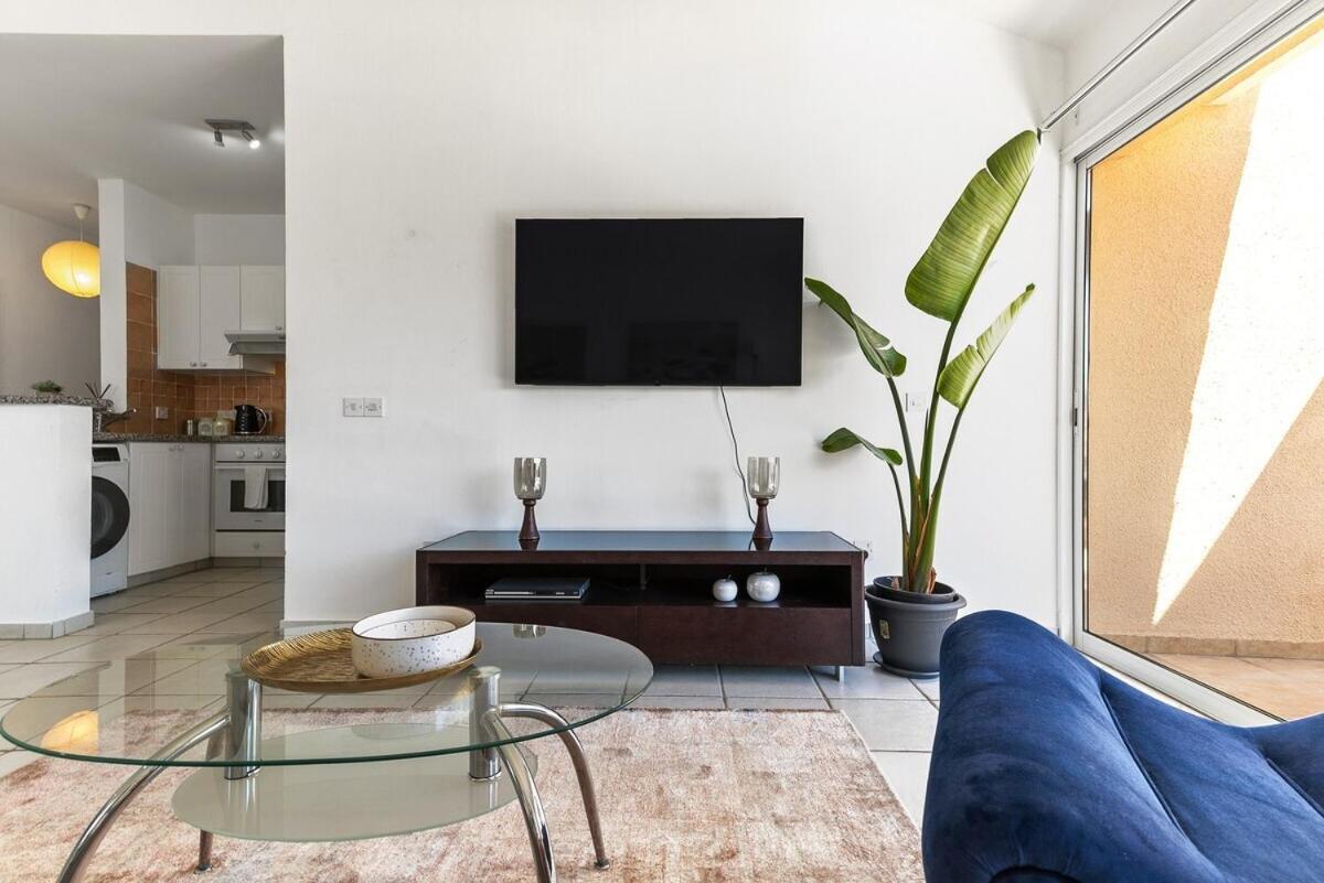 Limnaria Gardens Beautiful Apartment By Vichy Paphos Extérieur photo
